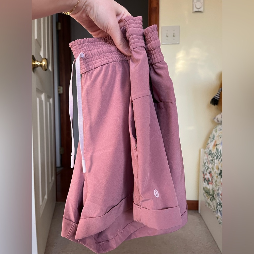 Lululemon Mauve/Pink Athletic Shorts. Women's Size 6.